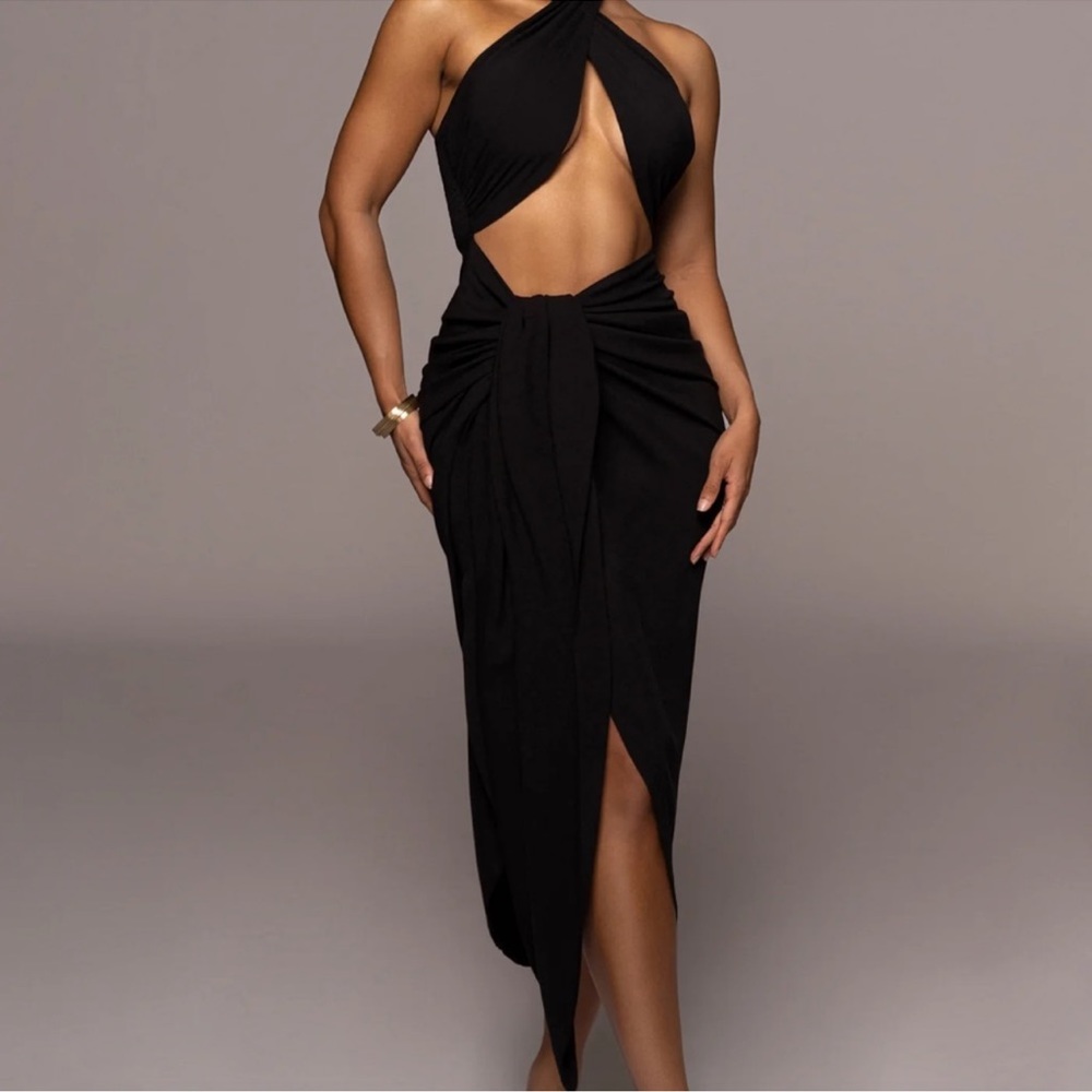 Gorgeous dress that is super sexy. Excellent unused condition.